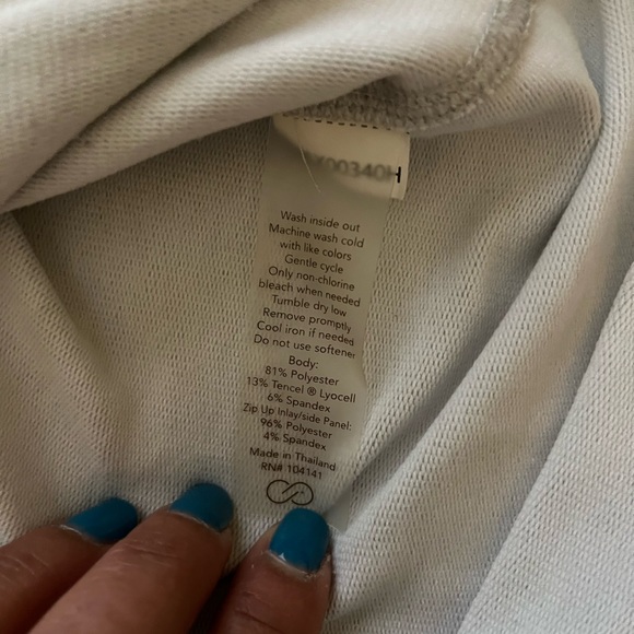 Calima By Carrie Underwood pullover hooded top - Picture 7 of 9